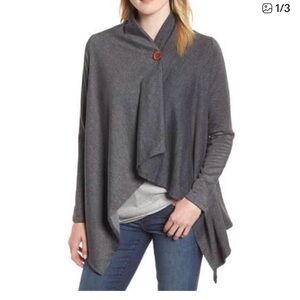 Bobeau Charcoal Gray Women's Poncho with Button Accent small